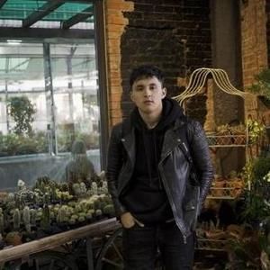 Meet your Posher, Daniel